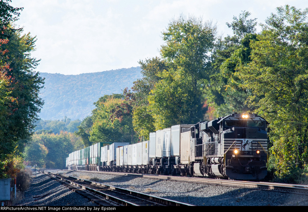 Yet another eastbound intermodal at Cove